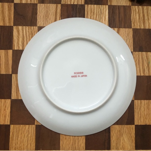 Vintage Christmas Plate  - Cute Image of child peaking around the stairs - Picture 3 of 7